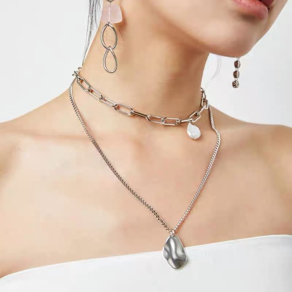 COPY - Layered necklace - Picture 5 of 6